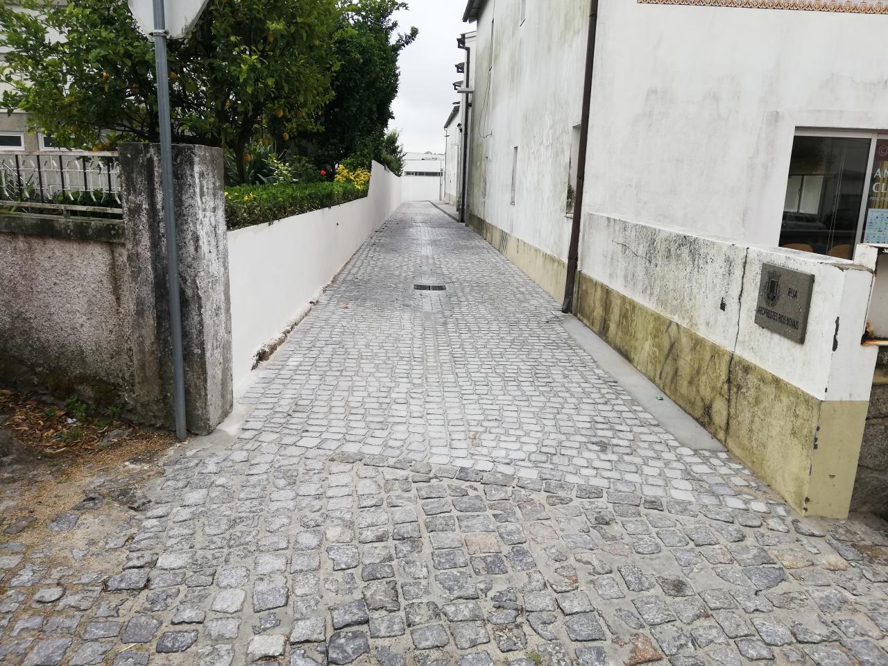 Remodelação na Rua Arcipreste Rios Novais, em Vila Cova