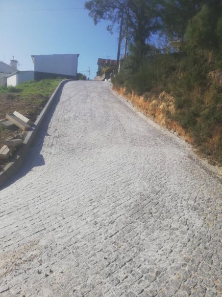 Pavimenta&ccedil;&atilde;o da Rua das Barreiras, em Feitos
