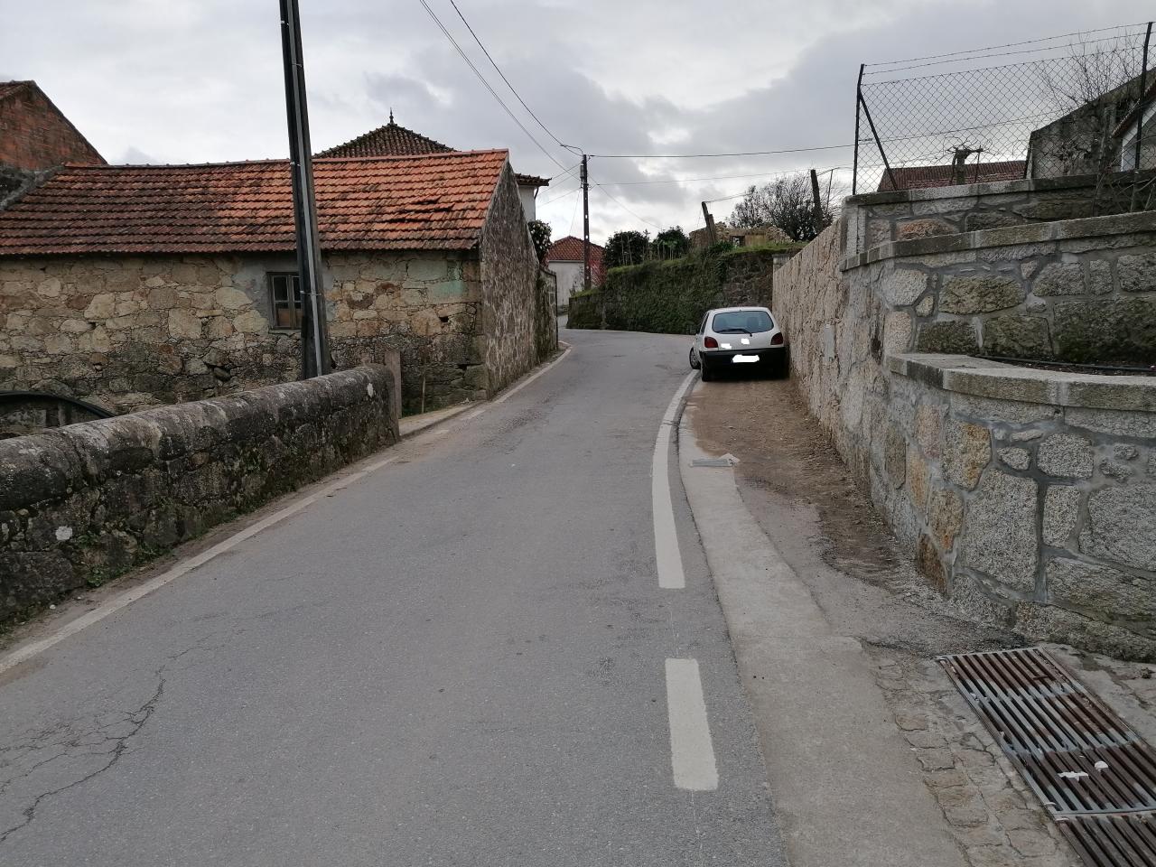 Alargamento ao n.º 213 da Rua do Outeiro, em Vila Cova