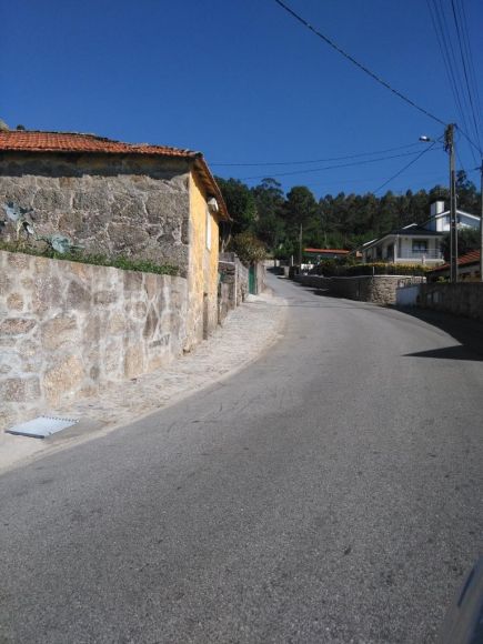  Pavimenta&ccedil;&atilde;o de Sobrelargura na Rua de Mareces em Vila Cova   