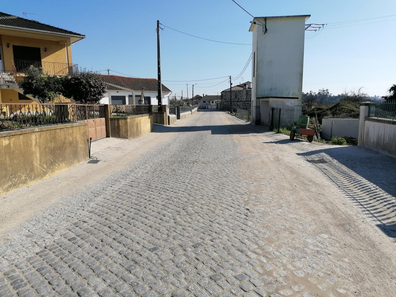 Requalificação da Drenagem e Pavimento na Rua da Villa Romana (E.M.544-2), Junto à Cabine, em Vila Cova