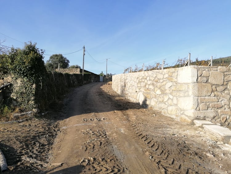 Alargamento da Rua do Caniço (Lugar de Enchate), em Vila Cova - Fase 4