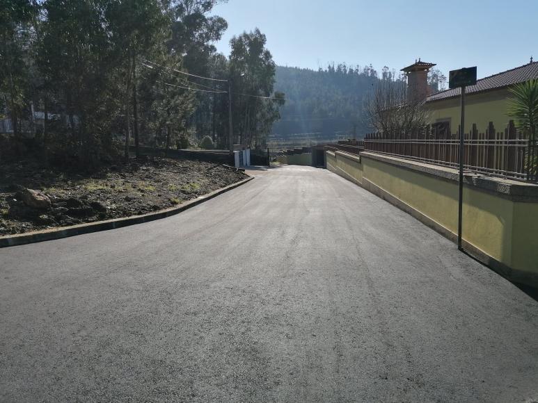 Pavimentação na Rua da Portela, em Feitos
