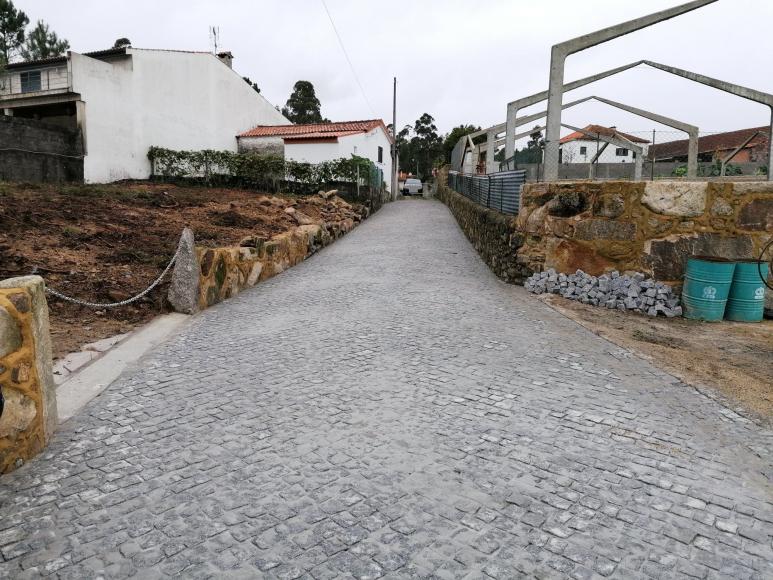 Pavimentação na Rua da Serra, em Vila Cova