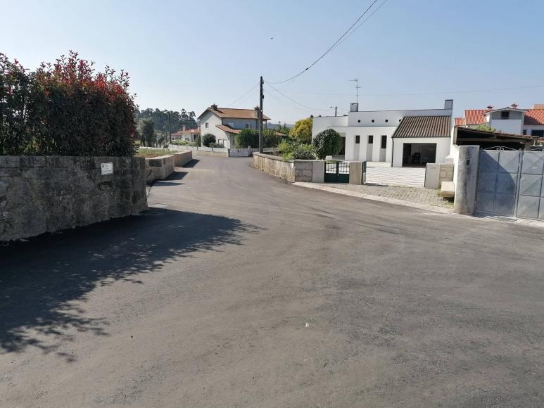 Pavimentação da Rua das Oliveiras e Envolvente, em Vila Cova