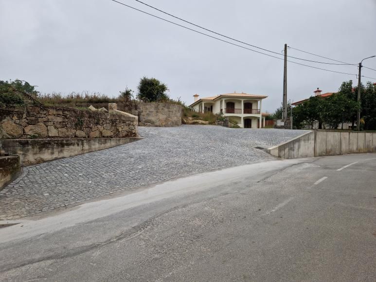 Pavimenta&ccedil;&atilde;o do Largo da Bessa, em Vila Cova