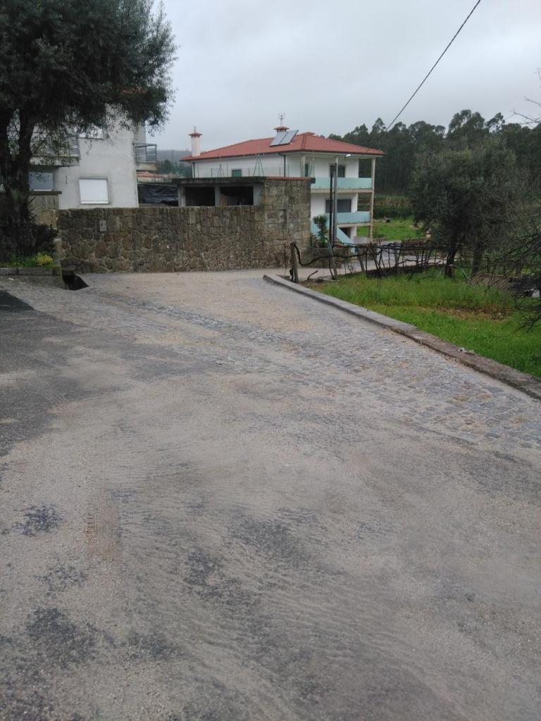 Pavimentação na Rua da Azenha em Vila Cova