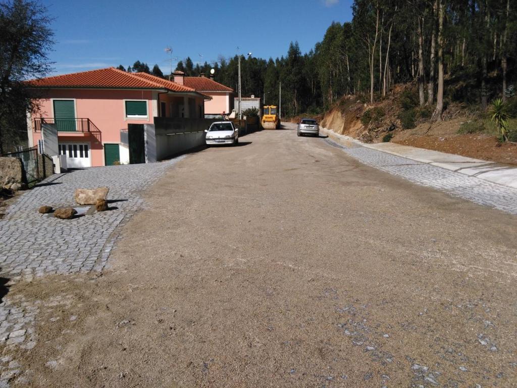 Pavimentação da Rua de S. Tiago concluída