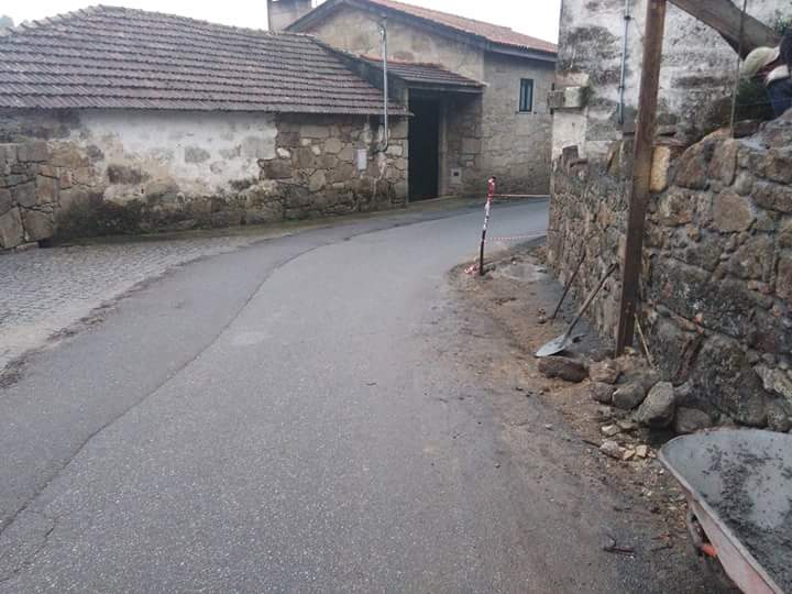 Rectificação de curva perigosa na Rua Escultor Severino Cachada em Vila Cova