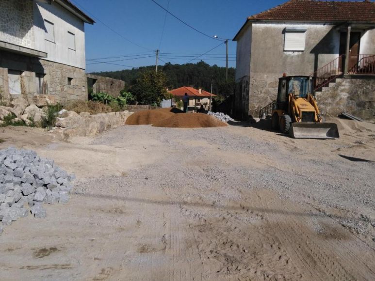 Pavimenta&ccedil;&atilde;o do Largo do Souto em Vila Cova