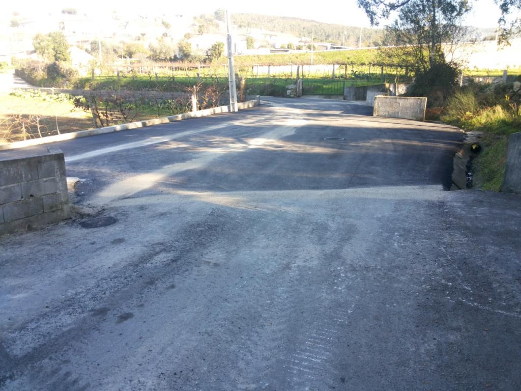 Reparação da Rua da Cancelinha em Feitos e Rua do Regato em Vila Cova