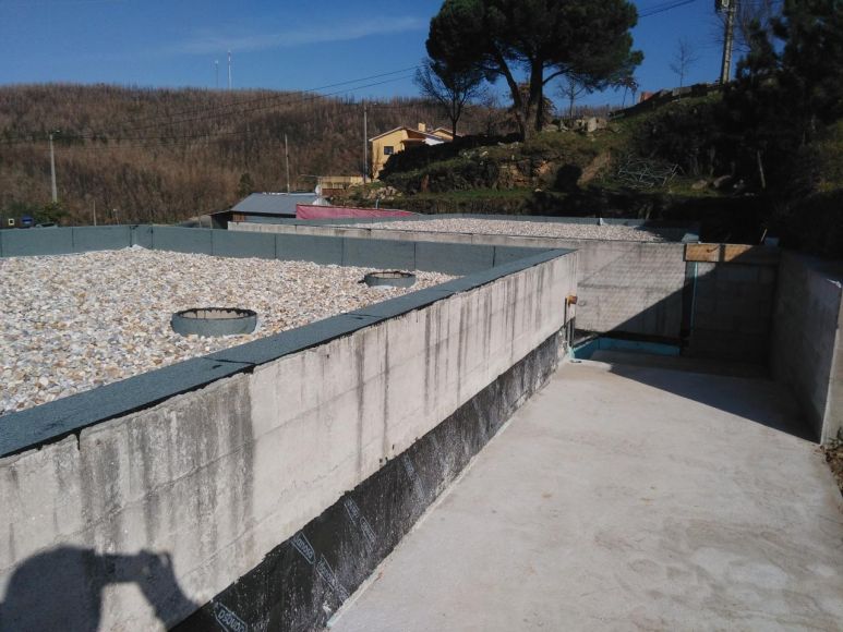 Constru&ccedil;&atilde;o de Casa Mortu&aacute;ria e Sanit&aacute;rios P&uacute;blicos em Feitos &ndash; 3.&ordf; Fase