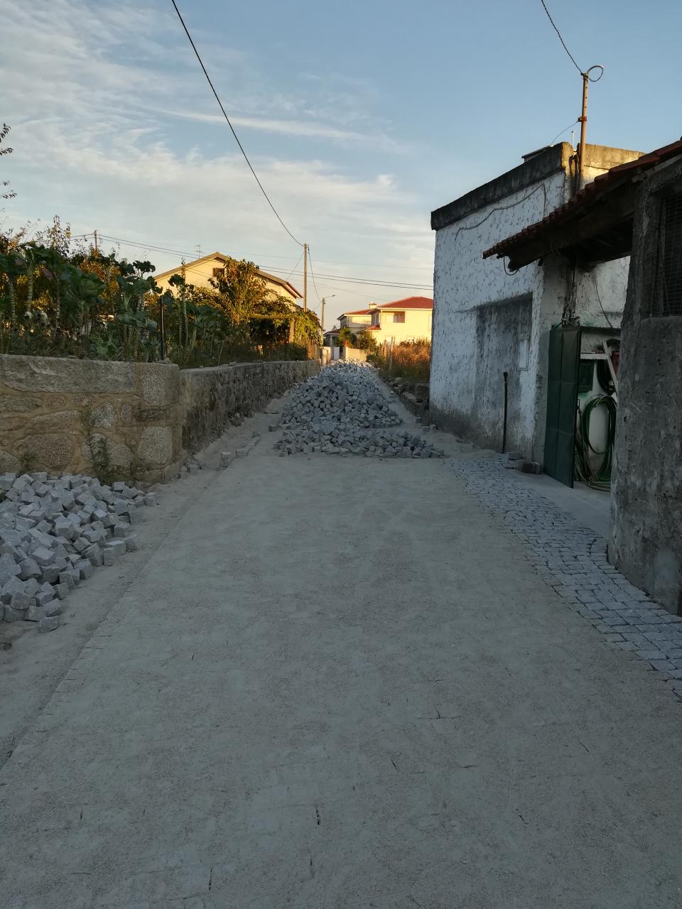 Pavimentação na Rua Campa dos Inocentes - Vila Cova