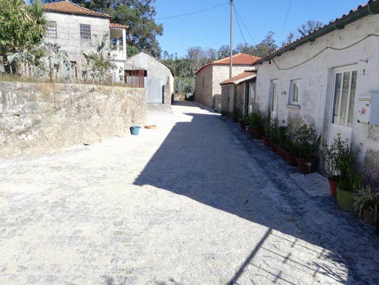 Pavimenta&ccedil;&atilde;o da Rua de Besteiros, em Vila Cova